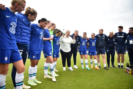 Emma Hayes speaks to her players and staff following Chelsea’s 2-0 win against Arsenal