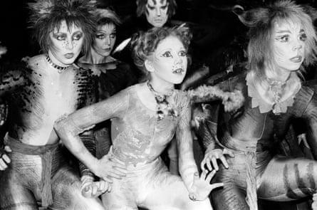 A 1981 production of Cats with Bonnie Langford, centre-front, as Rumpleteazer.