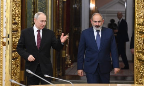 Vladimir Putin meets with Armenian prime minister Nikol Pashinyan at the Kremlin in Moscow on 25 May, 2023.