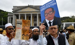 Historian Ramchandra Guha (R) holds a placard against India’s new citizenship law.