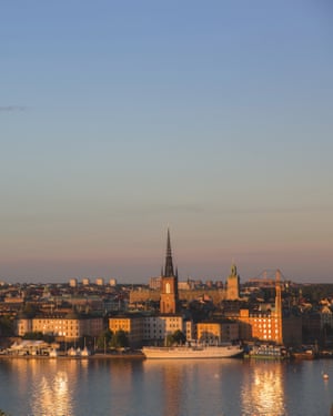 Is it smoked kohlrabi or roe deer tartare that makes your mouth water? Uncover one of the best locations to eat in Sweden | Uncover Sweden’s delights 4 Dusk over Gamla Stan, Stockholm