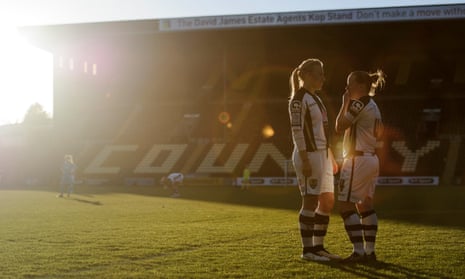 Laura Bassett and Danielle Buet playing for Notts County in 2015. 
