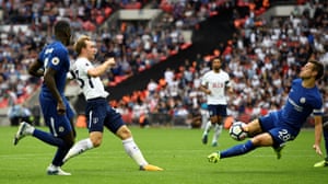 Azpilicueta blocks Eriksen’s shot.