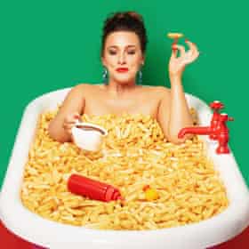 Hi Res Grace Dent bathtub n chips podcast shoot by Ilka and Franz2 feature hi res