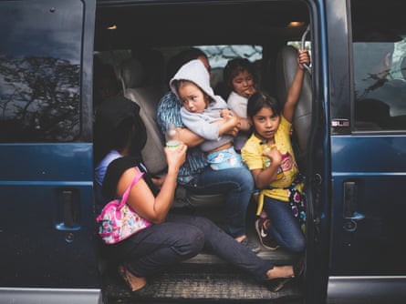 Displaced coming from the town of Los Morelos heading to the Chichihualco auditorium.
