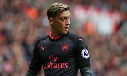 Mesut Özil has again been criticised for not contributing enough defensively.