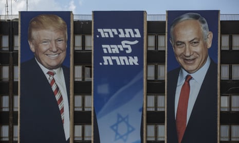 A posters featuring Benjamin Netanyahu and Donald Trump hangs from a Jerusalem building.