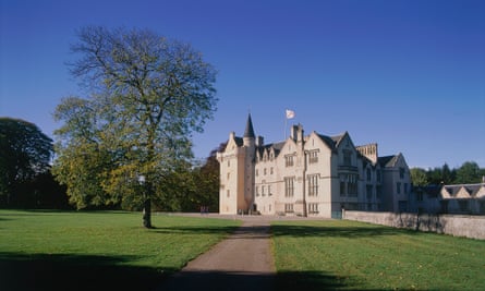 BRODIE CASTLE, MORAY.LOOKING ALONG A PATHWAY LEADING TO BRODIE CASTLE- DATING FROM THE 16TH CENTURY WITH 17TH/19TH CENTURY ADDITIONS AND THE SEAT OF BRODIE OF BRODIE, WEST OF FORRES, MORAY