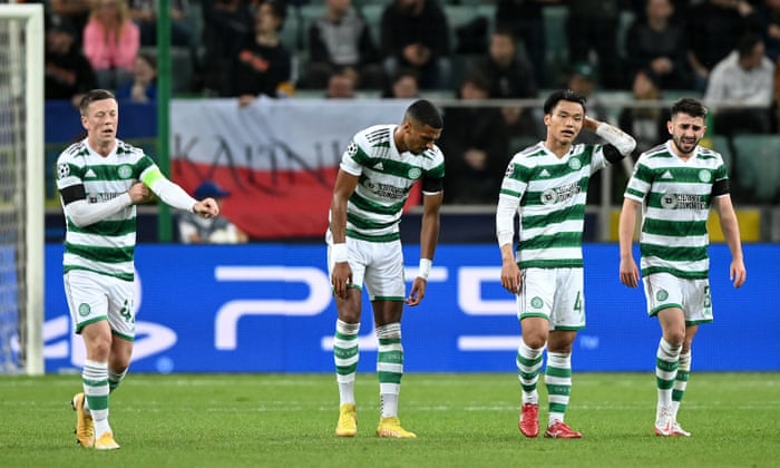 Venstre mot høyre virker Celtics Callum McGregor, Moritz Jenz, Reo Hatate og Greg Taylor oppgitte etter at Shakhtar Donetsk scoret utligningen.