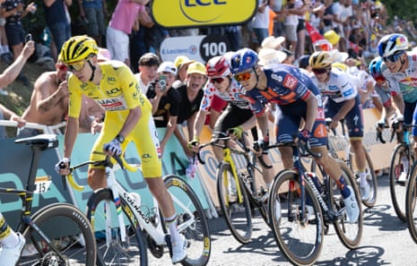 Oscar Onley follows Tadej Pogačar, in the yellow jersey, at the finish of stage seven.