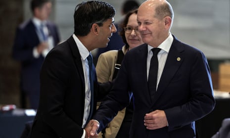 Rishi Sunak with German chancellor Olaf Scholz at the European Political Community summit in Granada on 5 October.