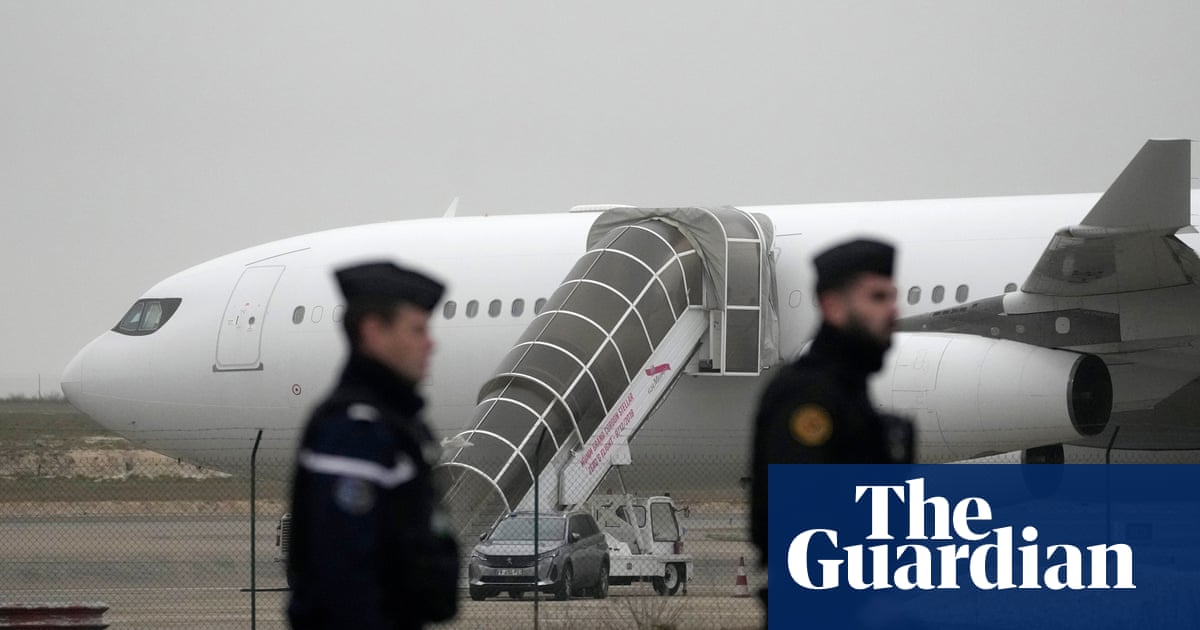 Полетът съдържаше 303 индианци на път за централноамериканска държава чиито