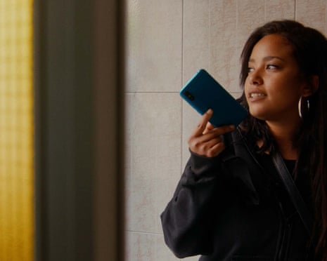 Dalila from Guardian documentary Sindicat on the phone