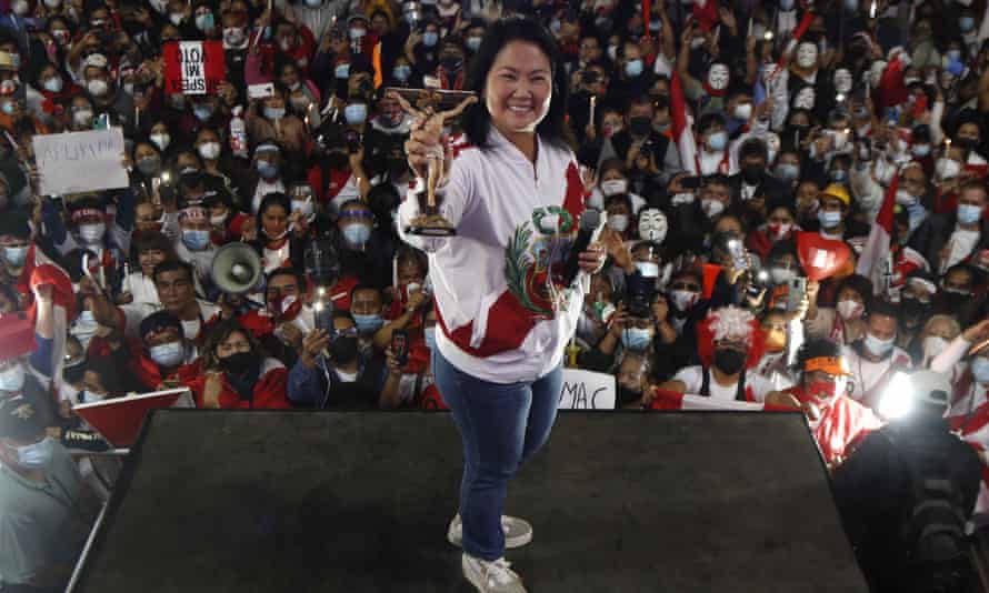 Keiko Fujimori participa de uma manifestação em Lima no sábado.