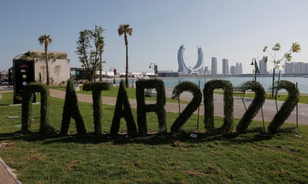 Un panneau Qatar 2022 fait de buissons à Lusail, au Qatar, pendant la Coupe du monde.