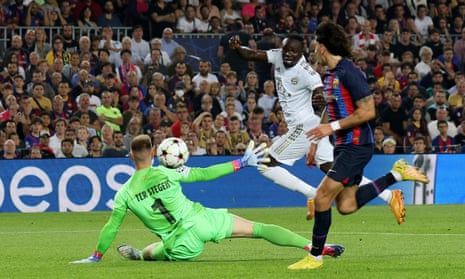 Sadio Mané beats Marc-André ter Stegen to score Bayern Munich’s first goal against Barcelona.