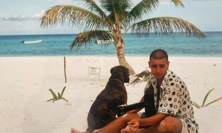 Gale Paridjanian en una playa en México.