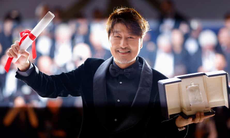 Song Kang-ho with his best actor award for Broker.