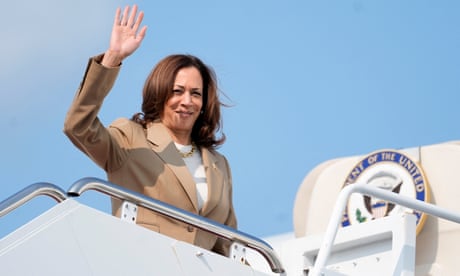 US-VOTE-POLITICS-HARRIS<br>US Vice President and Democratic presidential candidate Kamala Harris waves while boarding Air Force Two from Westfield-Barnes Regional Airport in Westfield, Massachusetts, on July 27, 2024, as she returns to Washington, DC, after attending a campaign fundraising event. (Photo by Stephanie Scarbrough / POOL / AFP) (Photo by STEPHANIE SCARBROUGH/POOL/AFP via Getty Images)
