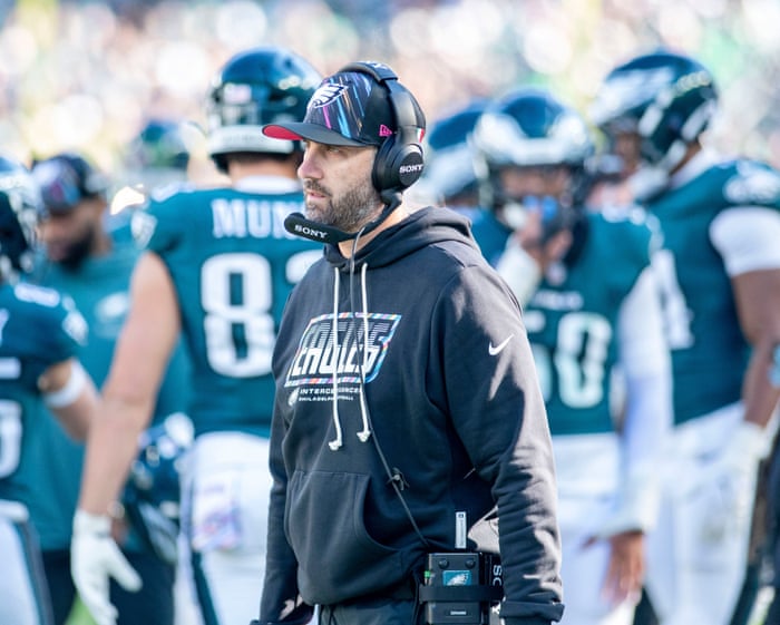 NFL roundup: Panthers pile pain on slumping Eagles; Cardinals shock Rams