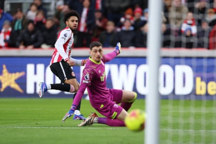 Kevin Schade tucks home the opening goal for Brentford