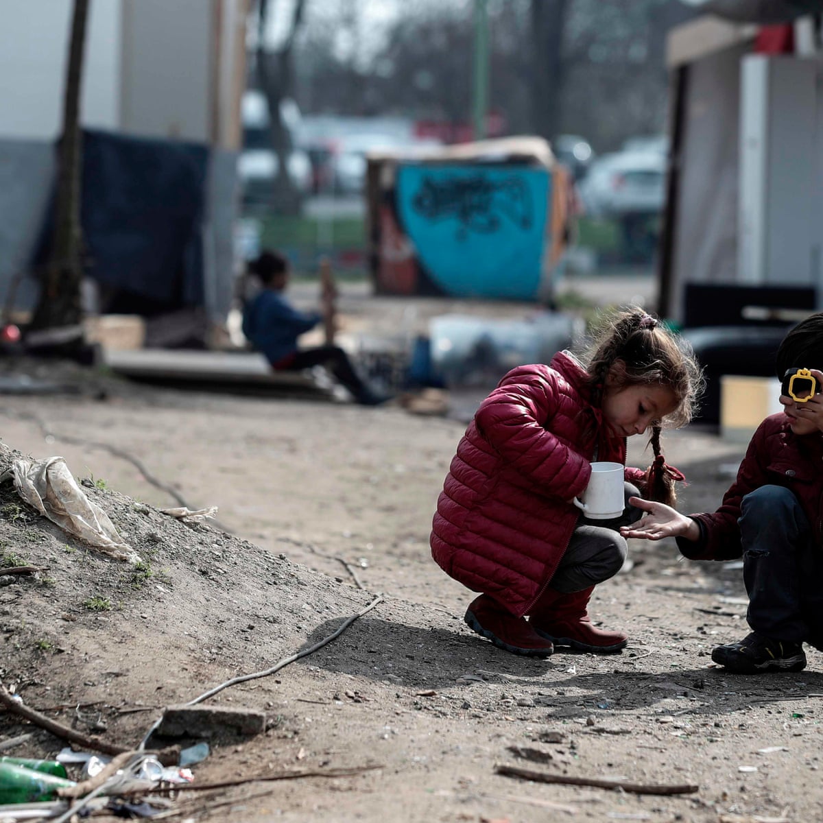 Roma Attacked In Paris After Fake News Reports Roma Gypsies And Travellers The Guardian