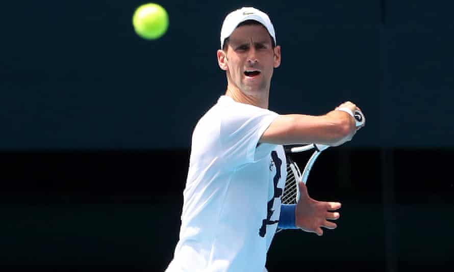 Novak Djokovic aún enfrenta la posibilidad de ser deportado de Australia.