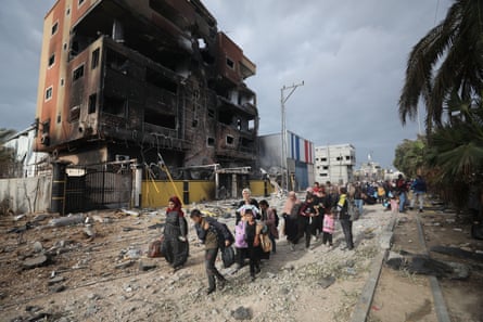 Palestinians trek south hoping to avoid Israeli airstrikes.