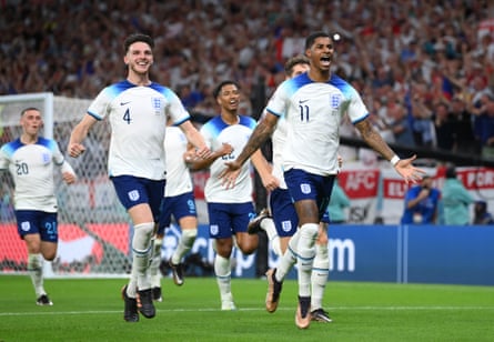 Marcus Rashford of England celebrates with Declan Rice at the 2022 World Cup.