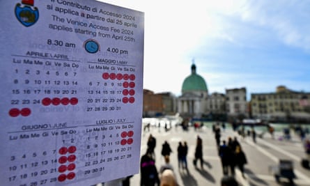 A calendar of the paying days to visit Venice.