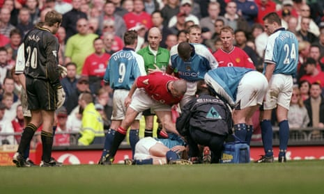 Roy Keane of Manchester United shouts at Alf Inge Haaland of Manchester City following his red card