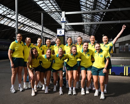 Australia’s netball squad get successful Glasgow.