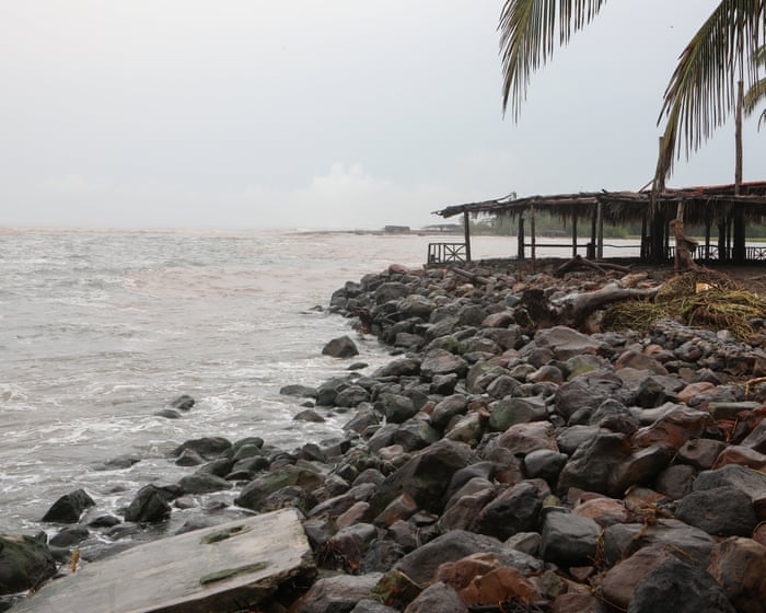 Hurricane Trudy strengthens to category 2 as it heads toward Mexico