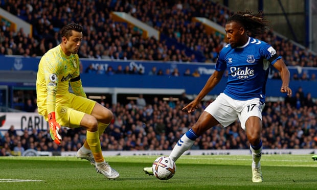 Alex Iwobi takes the ball away from Lukasz Fabianski during Everton’s win over West Ham.