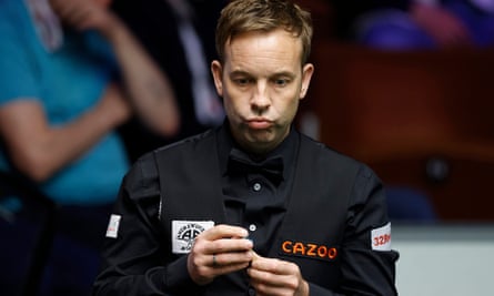 Ali Carter beraksi di babak pertama