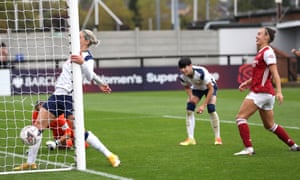 Caitlin Foord scores Arsenal’s sixth goal.