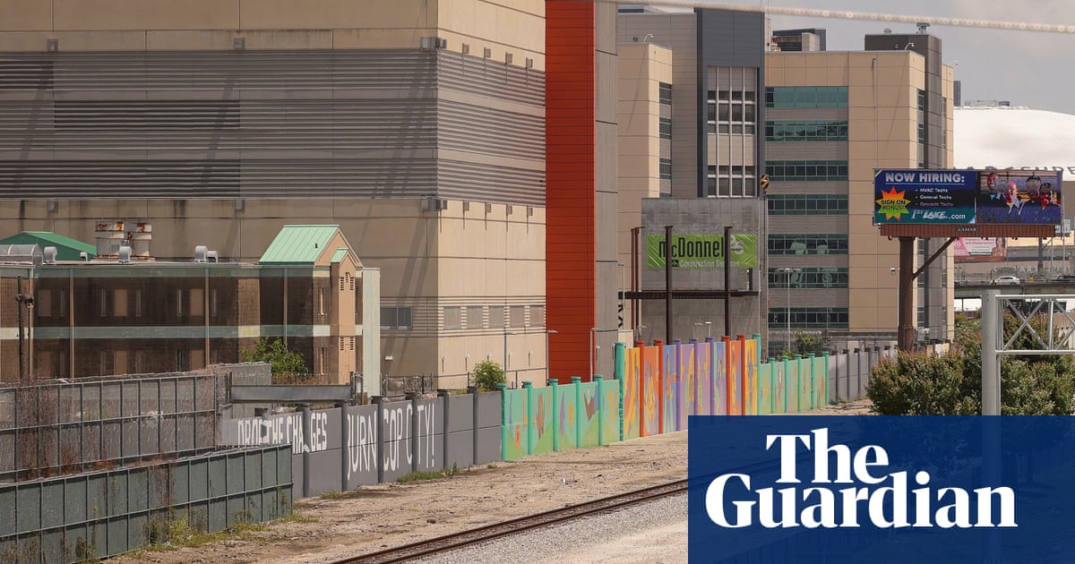 Five New Orleans jailbreak fugitives still at large as police arrest alleged helpers