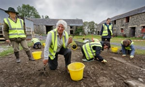 Jilly Dawson and other archaeology workers.