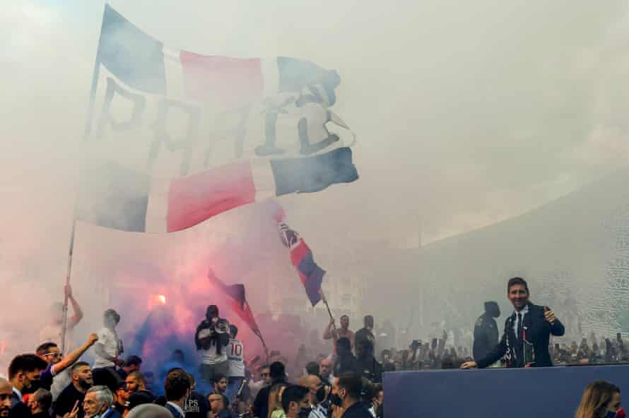 Lionel Messi salutes PSG fans gathered outside the Parc des Princes.