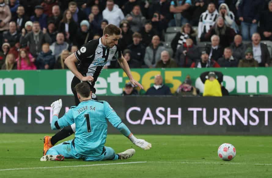 Chris Wood entre en collision avec Jose Sa...