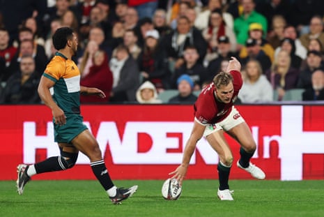 Duhan van Der Merwe touches down in the corner.
