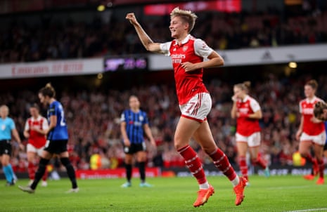 Lina Hurtig celebrates after scoring Arsenal’s second goal against FC Zürich.