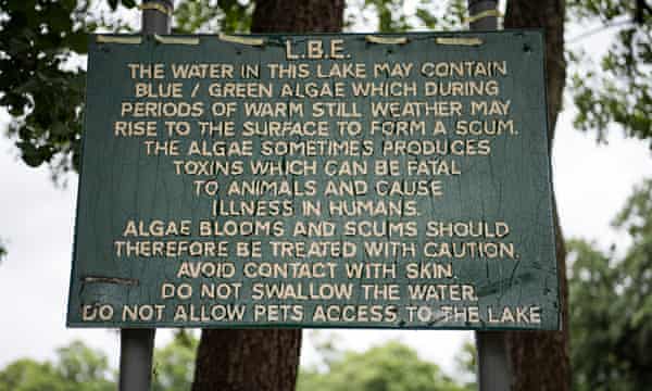 A warning sign in Grovelands Park