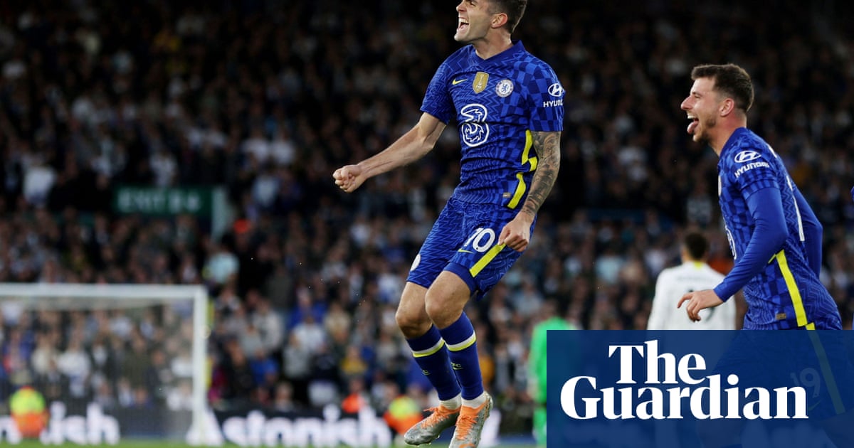 Chelsea stroll to victory and crank up pressure on 10-man Leeds