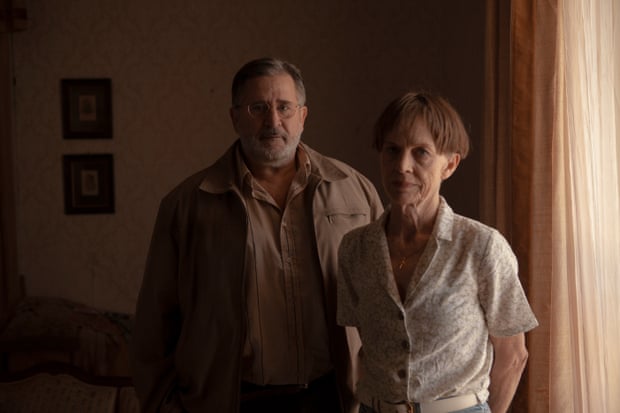 Anthony LaPaglia and Judy Davis as Maurice and Carleen Bryant