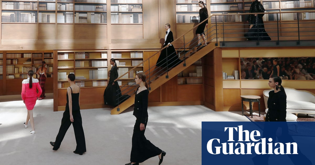 Viard displays quiet savoir-faire at first Chanel couture show