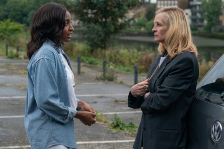 Ayo Edebiri and Julia Roberts in After the Hunt