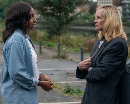 Ayo Edebiri as Maggie and Julia Roberts as Alma in After the Hunt.