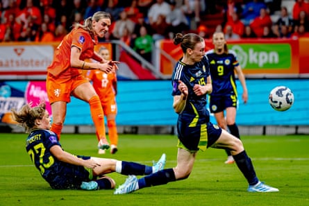 Roord fires off a shot during the Netherlands’ Nations League game against Scotland