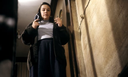 ‘Waatch out, she’s got a gun!’ … Bates gives an Oscar-winning performance in Misery (1990).